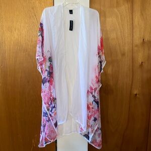 ❤️💙💜🩷NWT Floral Kimono or Beach Cover Up